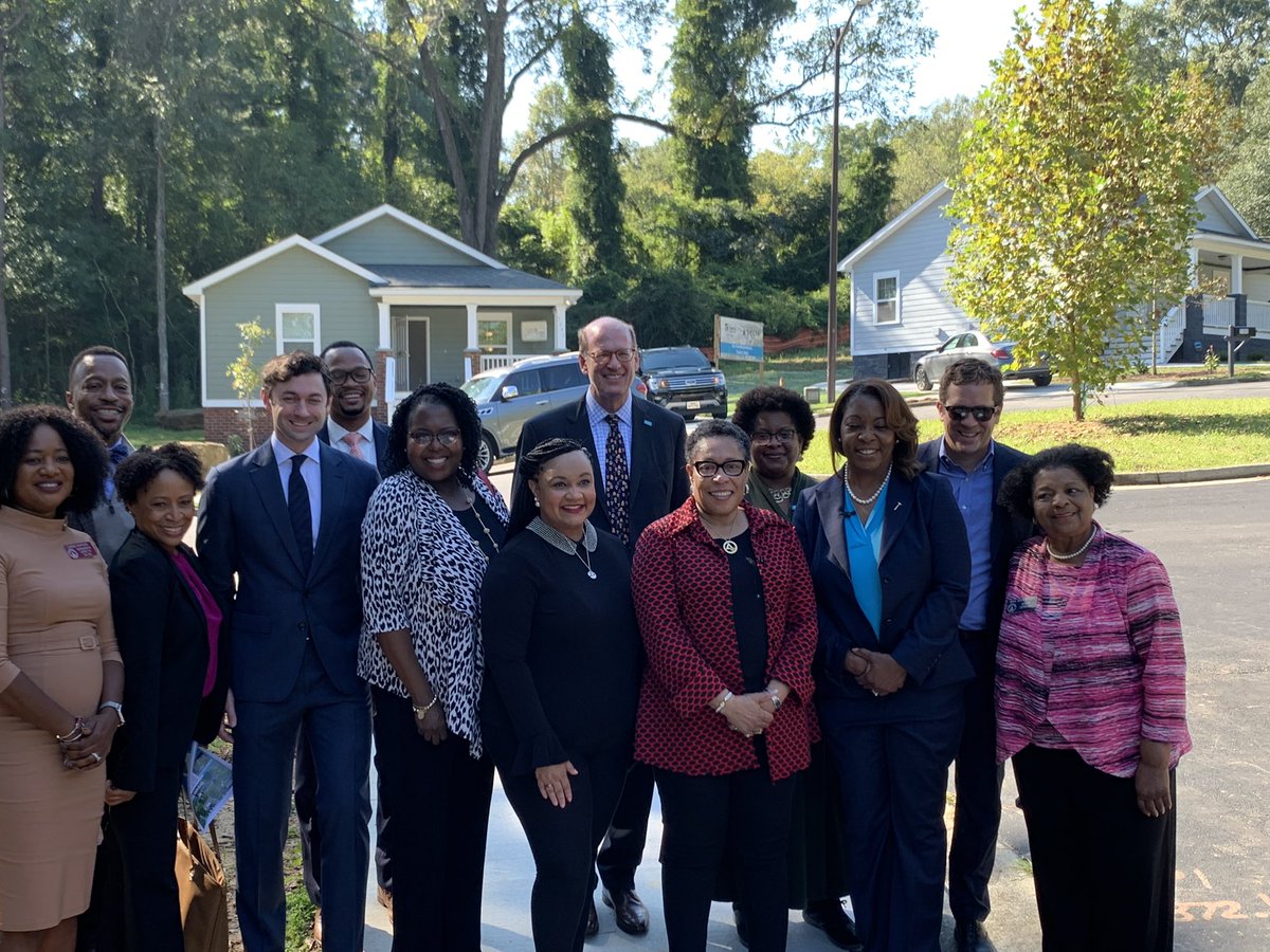 Habitat_org's tweet photo. Thank you @SecFudge, Senator @SenOssoff, @RepNikema, @LYGordon and all who joined us this morning to tour Browns Mill Village development and support Habitat’s vision of a world where everyone has a decent place to live. https://t.co/x8wa4WTORv