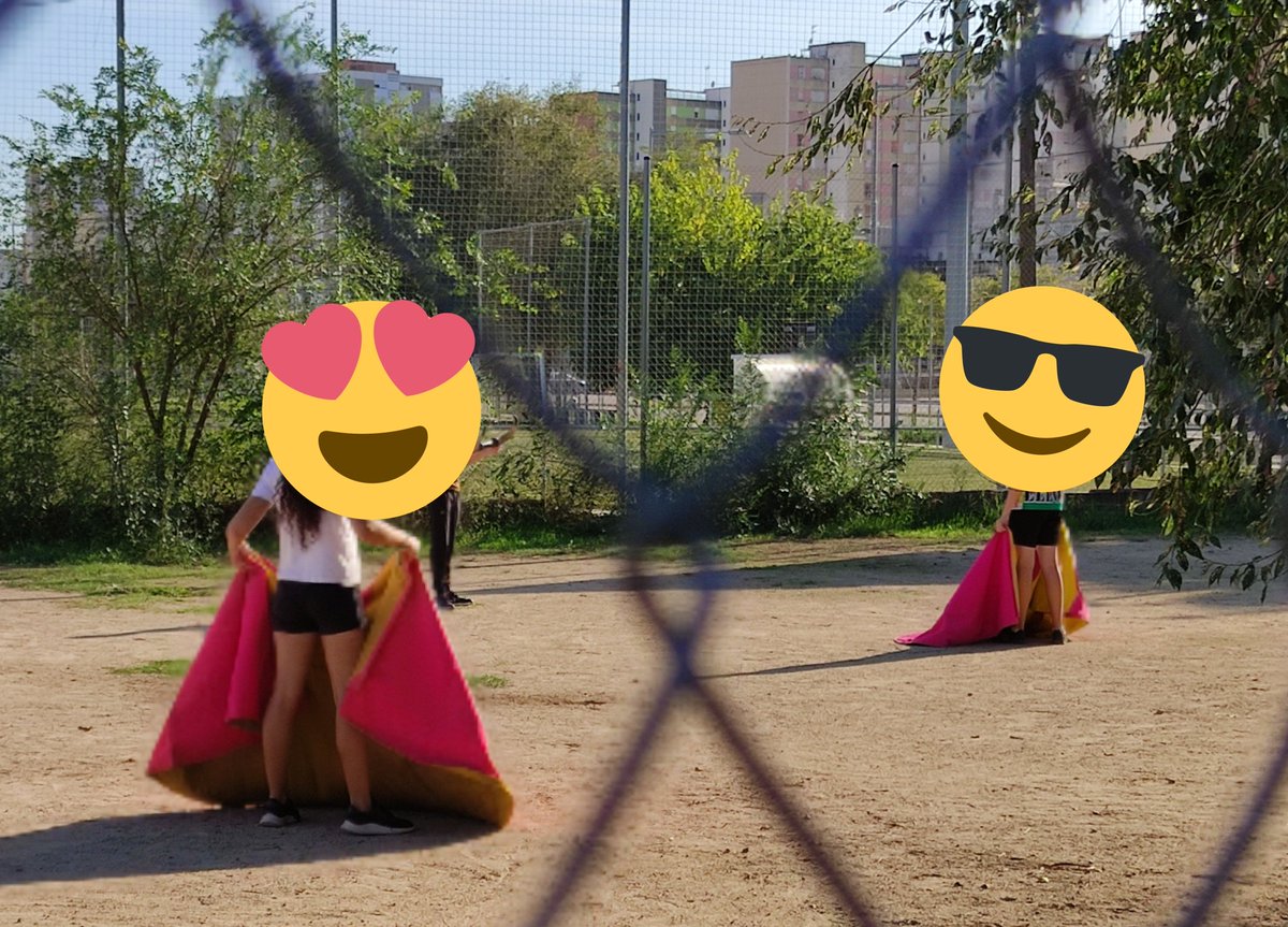 DaniGuevaraLH's tweet photo. Fa gairebé 8 mesos denunciava aquestes pràctiques Pro-tortura animal a #LHospitalet
Avui es continuen realitzant amb total impunitat
S'utilitzen espais municipals de la ciutat per educar a nens i nenes en la tortura i maltractament animal 
#ProuTorturaAnimal https://t.co/gL8y6fpa1r