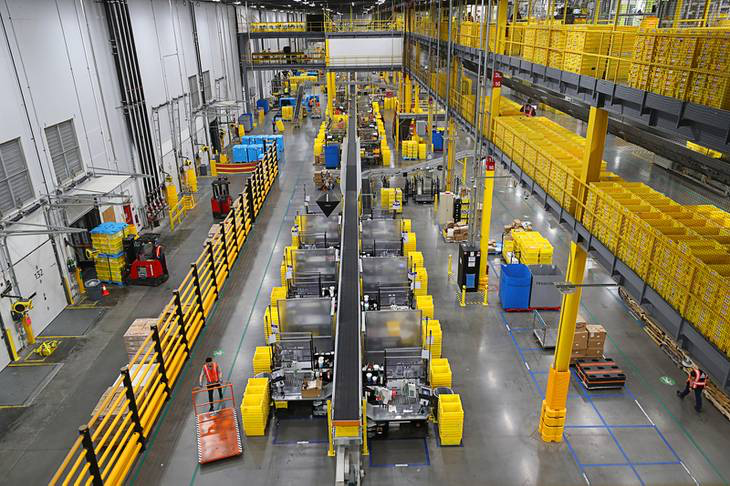 VEGASINC's tweet photo. At Amazon warehouses in Las Vegas, every delivery detail accounted for
https://t.co/ZtqUu77T8A https://t.co/eiScMpDTDi