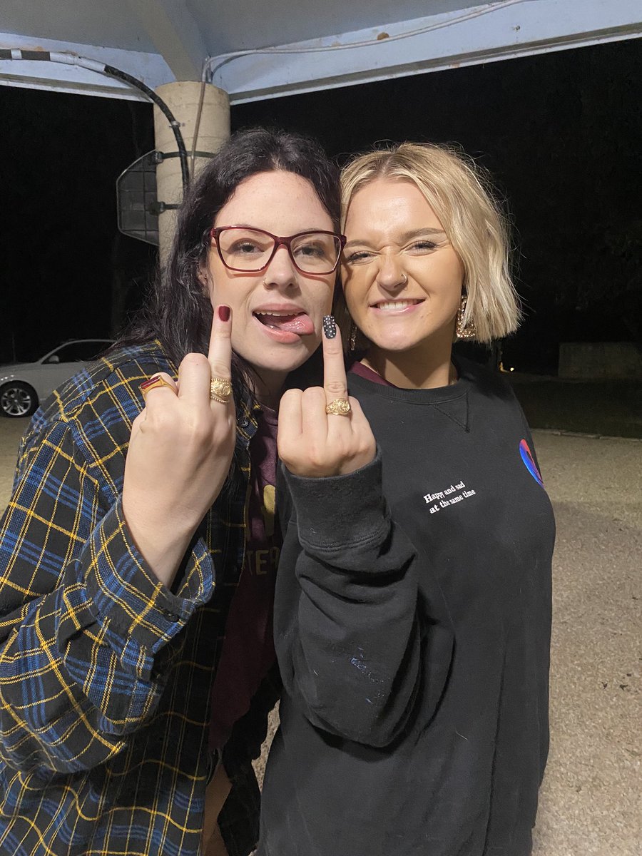 _sydneyellen_'s tweet photo. Before &amp; after our dunk… love this BFF of mine <3 https://t.co/Ok3fXlSzs2