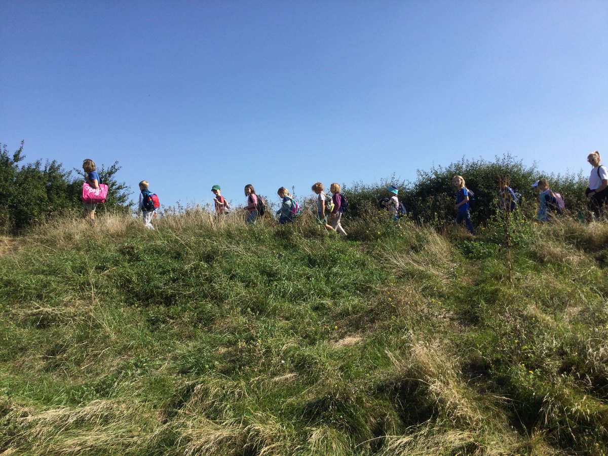 HouseChildrens's tweet photo. Year 2 had a wonderful trip to Bradwell-on-Sea, consolidating their learning around the topic My Island Home. Original date was postponed due to poor weather - glorious sunshine this time!
#stcedschurch #orthonacommunity #Year2 #schooltrips #outdoorlearning https://t.co/ATH3SwRPDv