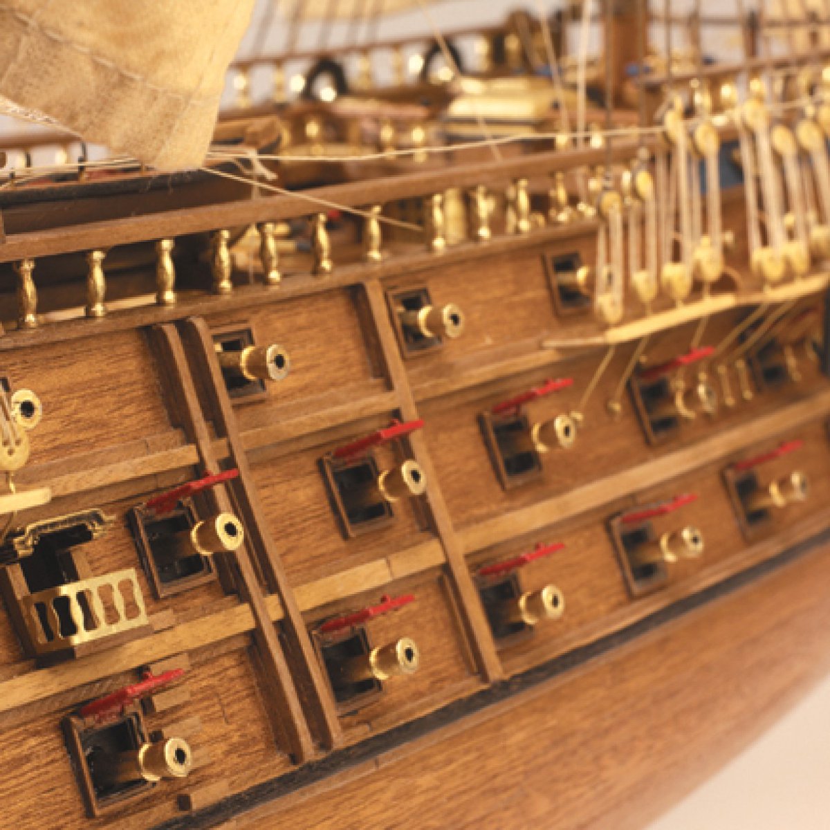 ESModelspace's tweet photo. Los barcos de tres pisos, fuertemente armados y con ornamentados acabados, como el San Felipe, eran símbolos del poderío español en el siglo XVII. ¡Ordena hoy tu kit completo y construye tu propia maqueta de un hermoso buque! https://t.co/EBTwrzqOGz https://t.co/BbMneHelX8