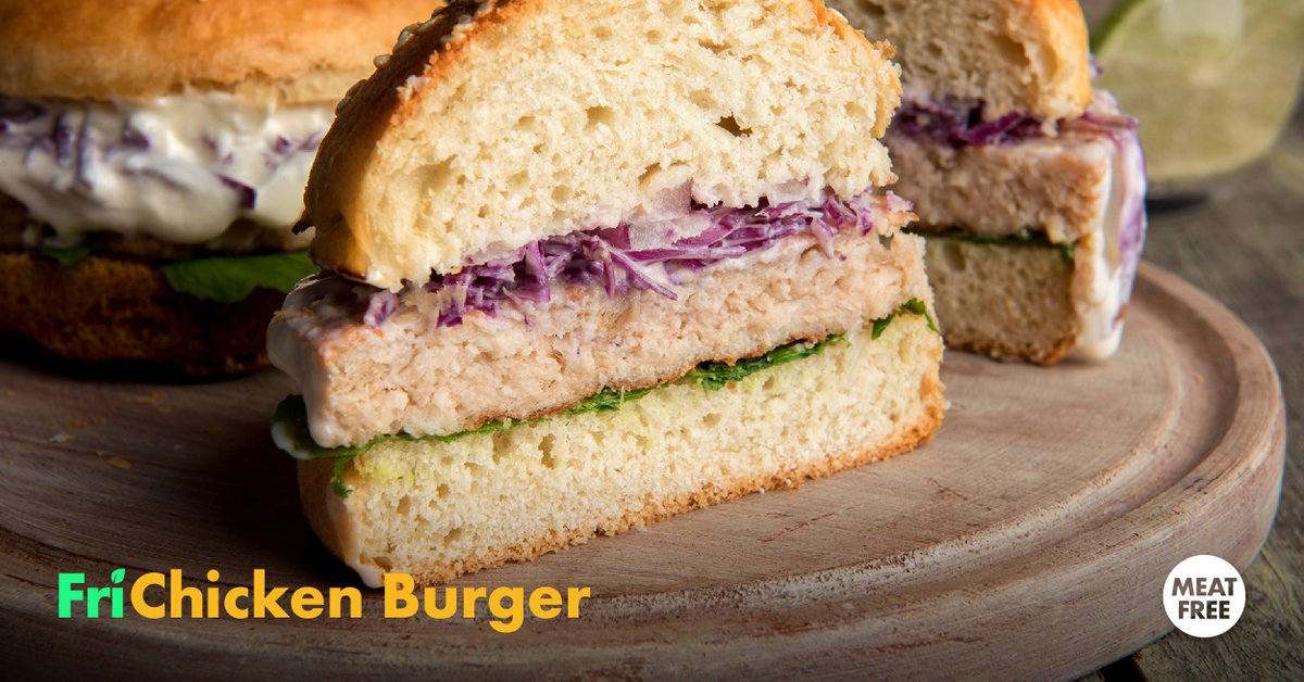 ¡Mirá esa textura! 🤤 FriChicken Burger: hacela al plato o con pan 🍔 ¡Te vas a enamorar! Sabor y textura a pollo, pero SIN POLLO. ¿Qué esperás?