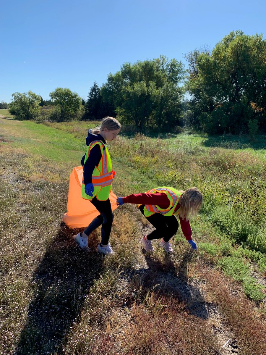 LNS_FBLA's tweet photo. North Star FBLA adopted a high this past weekend! Thank you to everyone who came out and helped keep our city clean! Go Gators! #gogreen @NebraskaFBLA @lnshigh https://t.co/3hLknfhm9s