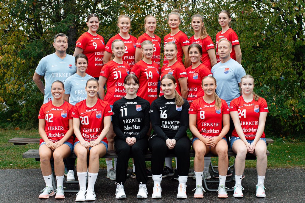 DickenNSM's tweet photo. EHF kotiottelumme lähestyy kovaa vauhtia (16.10) ja kun #Pirkkola taas voidaan ahdata täyteen punaisiin sonnustautuneita kannattajia, sinun kannattaa ostaa liput ennakkoon osoitteesta https://t.co/hdaobOqt0B tai  https://t.co/8j9pdMNfsc 
#HandballReturns #AllezDicken 
💪🏻❤️💙👍🏻 https://t.co/qNl3kkoiKh