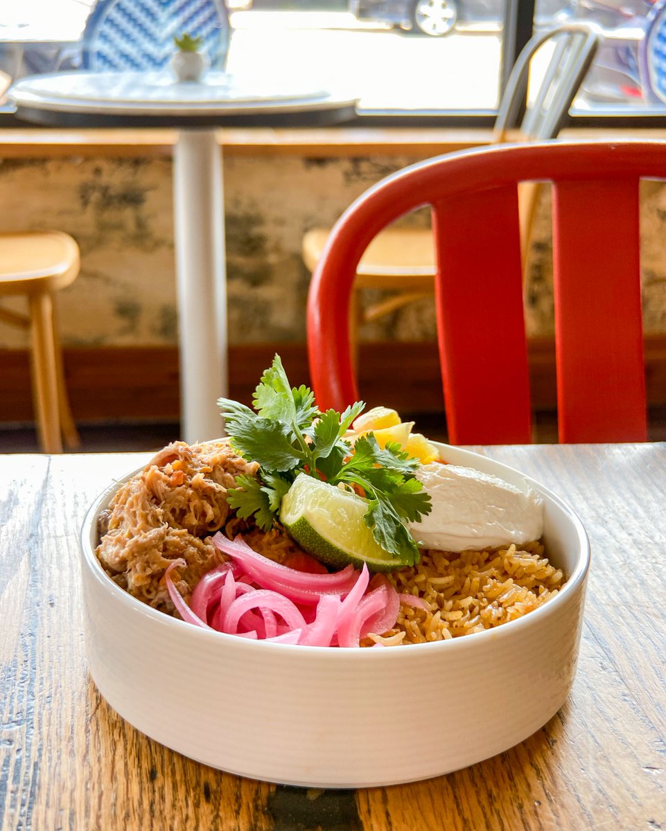 JunctionBakery's tweet image. Monday Meal Spotlight: Mojo Pork Bowl featuring mojo braised pork, adobo rice, pineapple pico, black beans &amp;amp; sour cream! 
#mondaymeal #spotlight #braisedpork #blackbean #foodlover #healthychoices #eats #supportlocalbusiness #patiodining #curbsidepickup #nomnom #foodie
