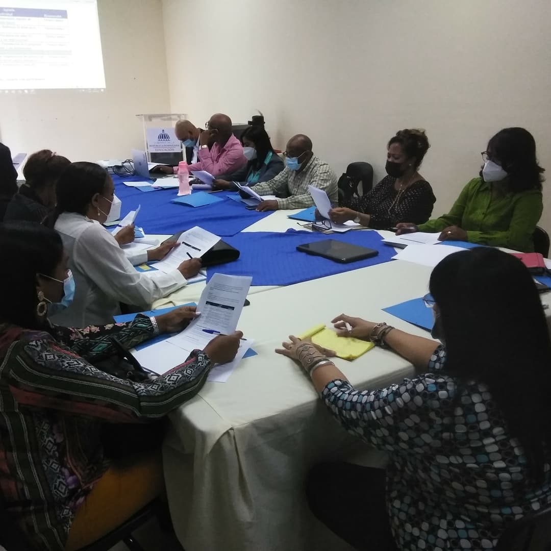 MinerdSan's tweet photo. Orientación y Psicología, realiza  encuentro con el propósito de  socializar la propuesta y  herramientas de acompañamiento y monitoreo a los procesos de apoyo Psicopedagógicos, Psicoemocional y Psicosocial que se ofrece a la comunidad educativa en el nuevo año escolar. https://t.co/gRXUUlCNht