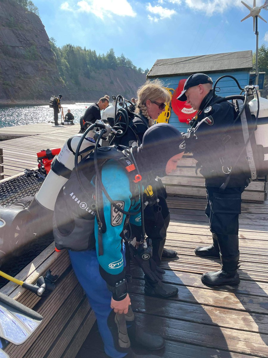 ScubaQuest_UK's tweet photo. A touch of small screen TV glamour @NDAC_co_uk yesterday when we welcomed conservationist, TV presenter &amp; #PADI ambassadiver @MirandaKnature and her son Oli 😊 Oli successfully passed his drysuit speciality and can now join his mum on her adventures around the UK! #scuba #oneshow https://t.co/niSf6Po1Sl