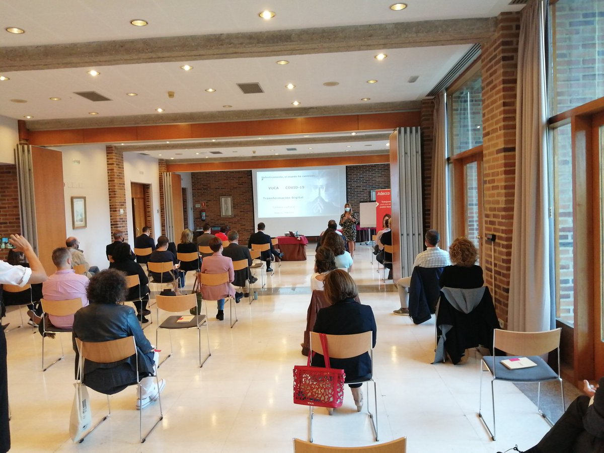 rfranciscor2's tweet photo. El lunes el mejor día. Jornada Foro RRHH @AdeccogroupEs y Fundación Caja Rural de Segovia con @EncarnaMaroo y Pilar Gómez-Acebo. Gracias por vuestras ponencias. Un privilegio organizarla con @BeaSerrano80 https://t.co/OvjbxjTdvY