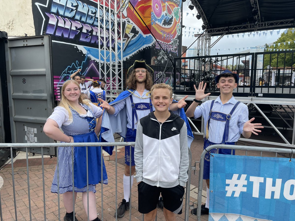 craig_toy's tweet photo. Had a fabulous day yesterday @THORPEPARK staff were so kind…The #OctoberFest has been oompahtastic 🥨🍻 look forward to seeing you for #frightnights #20yearsoffears👻#MemoriesMade #ThorpePark
#toyfamily🤍 & #mrtaylor🥇 https://t.co/uA7jCZPzym