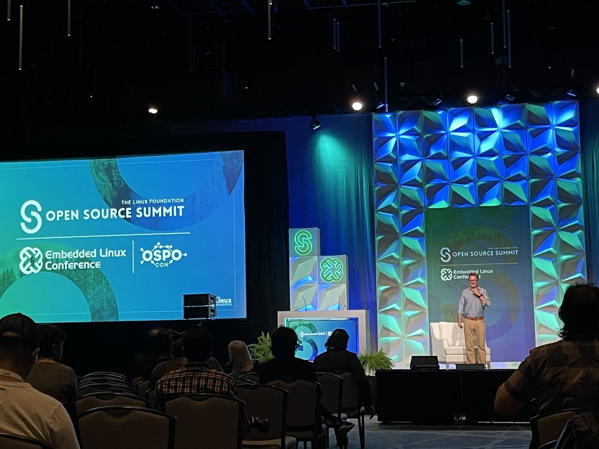 Meta_Ashley's tweet image. Keynote with @jzemlin starting now! #OSPOCon