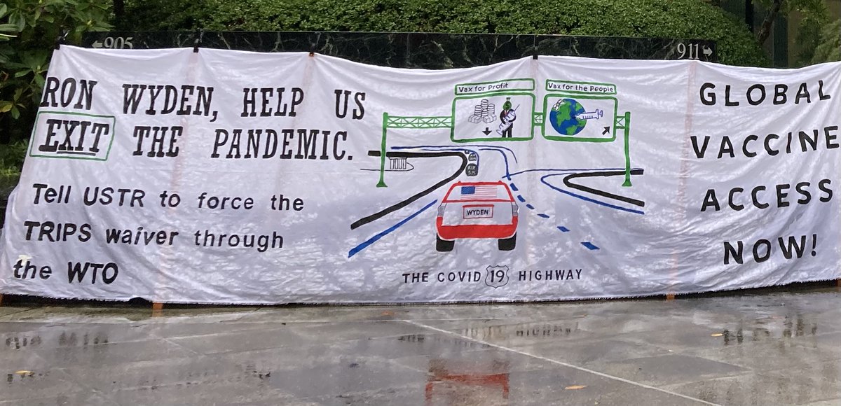 ORFTC's tweet photo. Today — on a day the UN continues its General Assembly — Portland tells our Sen. @RonWyden, at his offices at the eastside federal complex, that lives are on the line and the U.S. gov can and must do more to open up vaccine intellectual property. Global Vaccine Access Now! #TRIPS https://t.co/WF2CRLy15G