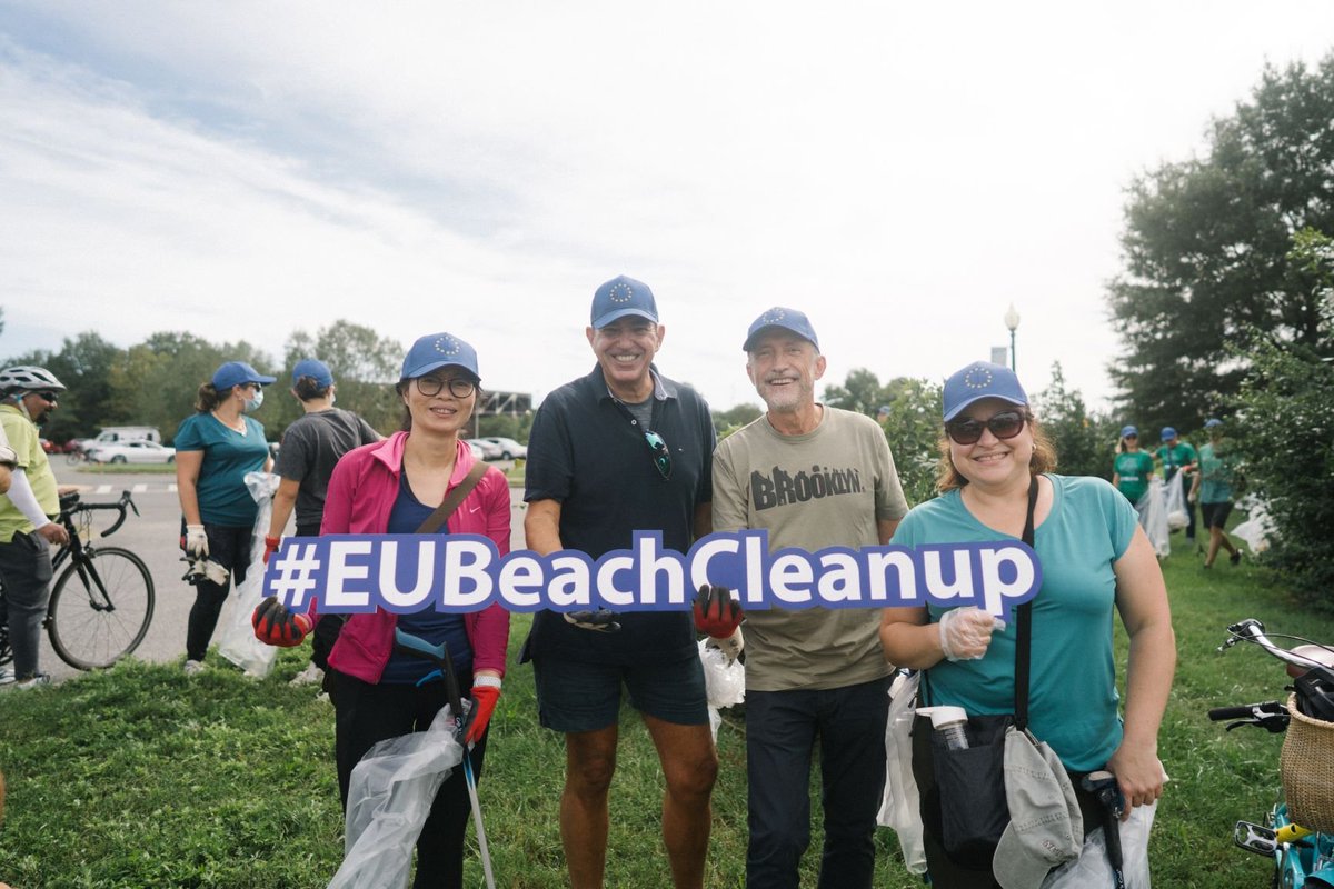 EUintheUS's tweet photo. The results are in: In less than 2 hours, #EUBeachCleanup volunteers prevented over 2,000 lbs of trash from entering the Anacostia River, Chesapeake Bay &amp; Atlantic Ocean! And 338 lbs alone were plastic bottles!

We're proud of our community for choosing to #ActNow #ForNature. 🤝 https://t.co/ju533NIE29