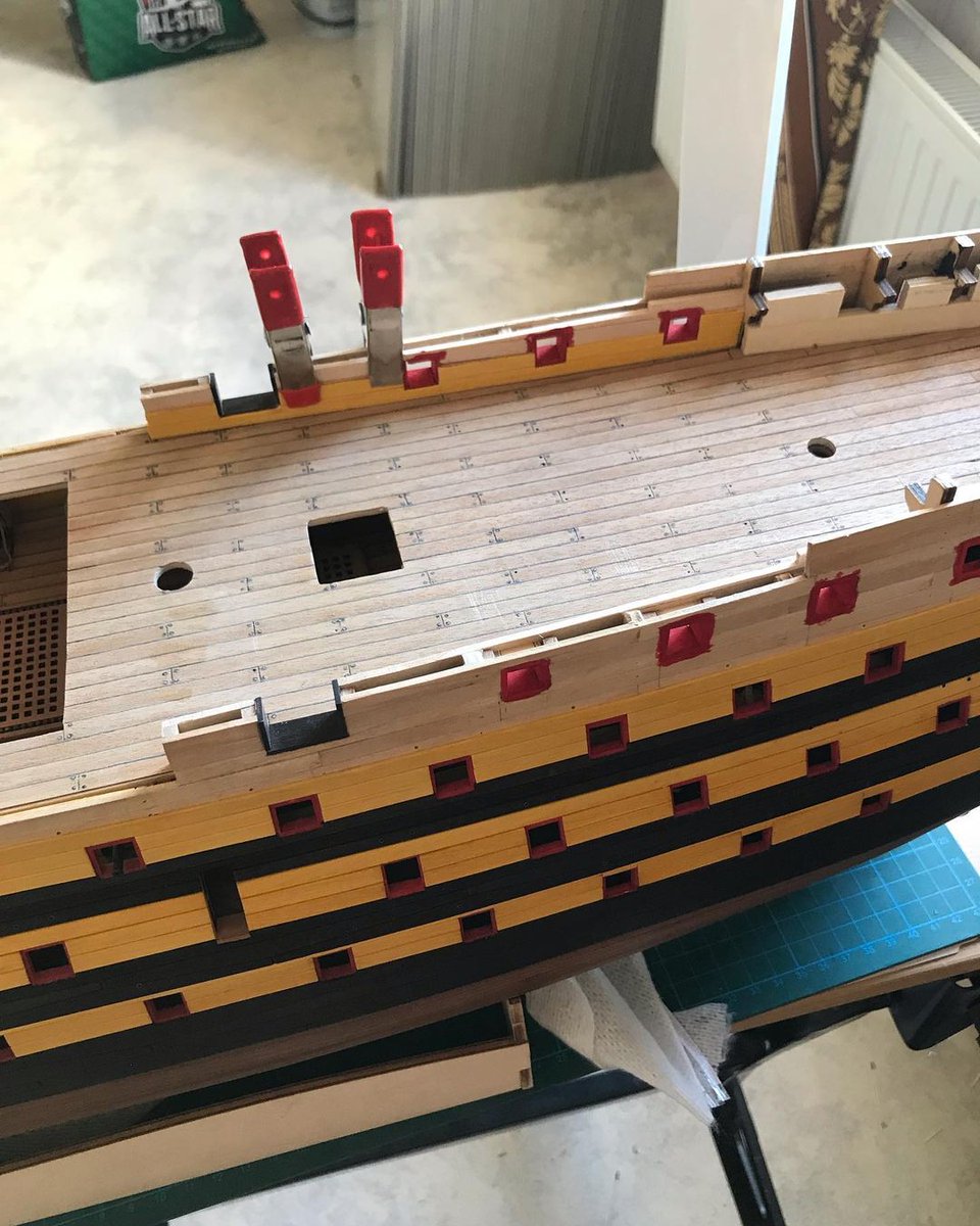 ModelSpaceFR's tweet photo. Le HMS Victory de Soleil_royal_007 à l'échelle 1:84 est en bonne voie ! Qui d'autre pense qu'il a fait un travail fantastique ? https://t.co/CSOyj4ZhDO