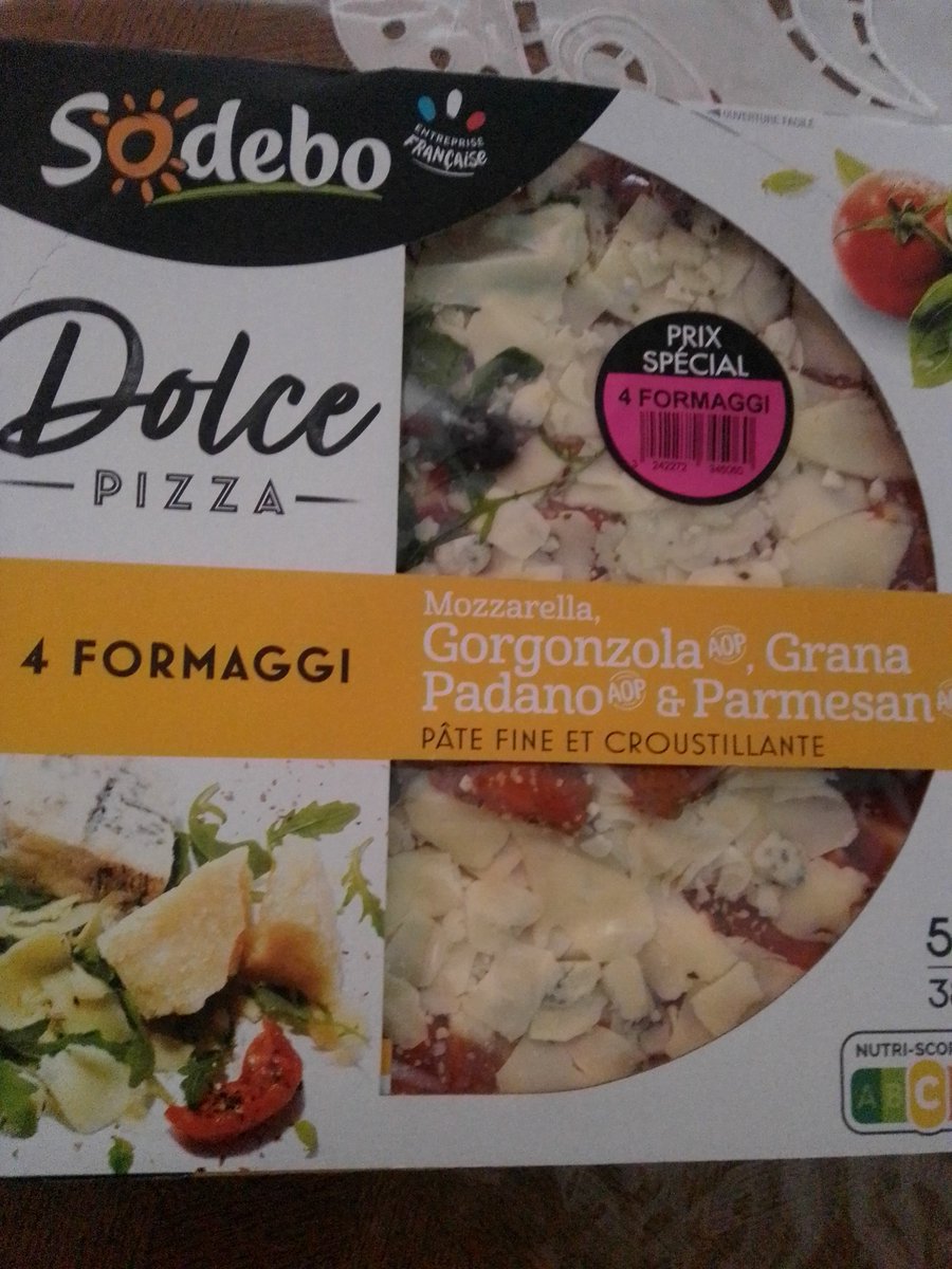Latabledehugues's tweet photo. Ce soir c'est tests de produits. De l'Inter, du Sodebo, et on publie dans la foulée sur le site, Tiktok et ici.
#pizzas #crepes #food #testsdeproduits #sodebo #intermarche https://t.co/oJGYXVuyO3