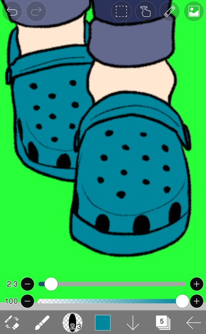 クロックスにみえる? 