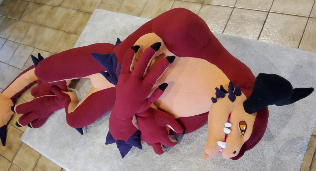 BlueSharkieee's tweet photo. Head done! 🙌
I really like the new size! Also introduced magnets to keep the mouth closed, but they're too strong - difficult to open it now... 😆
The inside of the mouth &amp; the eyes still need some tweaking, but I'll be doing that on the fly.
Going to buy Minky now! 😱 https://t.co/FJmKhzPc0V
