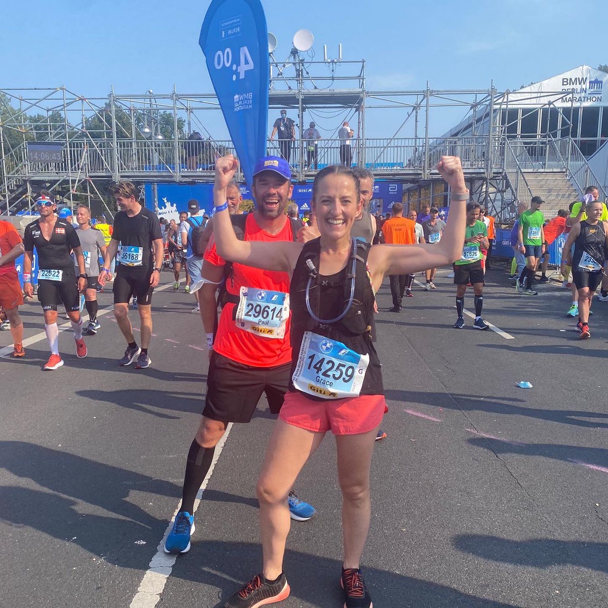 grace_simmons's tweet photo. Reflecting on an amazing day yesterday running the @berlinmarathon &amp; finishing with a new PB of 🚨 3:59:16 🚨 despite feeling unwell all last week &amp; it being 26 degrees! 🏃🏻‍♀️🏅 

It was hard but incredible! Can’t believe I now have 2 @WMMajors stars ⭐️⭐️ &amp; achieved my goal time! https://t.co/r33BmATKVG
