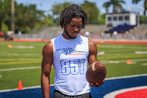 sixstarfootball's tweet photo. STOCK RISERS: A look at Daytona &amp; St. John area DBs to Know (2022)

📶 Six Star Football takes a look at several rising DB prospects.
@LaTrae9 @Tyshawn_2 @DominickFields8 @dreamchaser8_ @rickersonjr @isaiahrivers04 @RWStovall2022 @JITRAW1

⬇️STORY⬇️
https://t.co/Xu2r7pDmme https://t.co/7v9gBje2iI