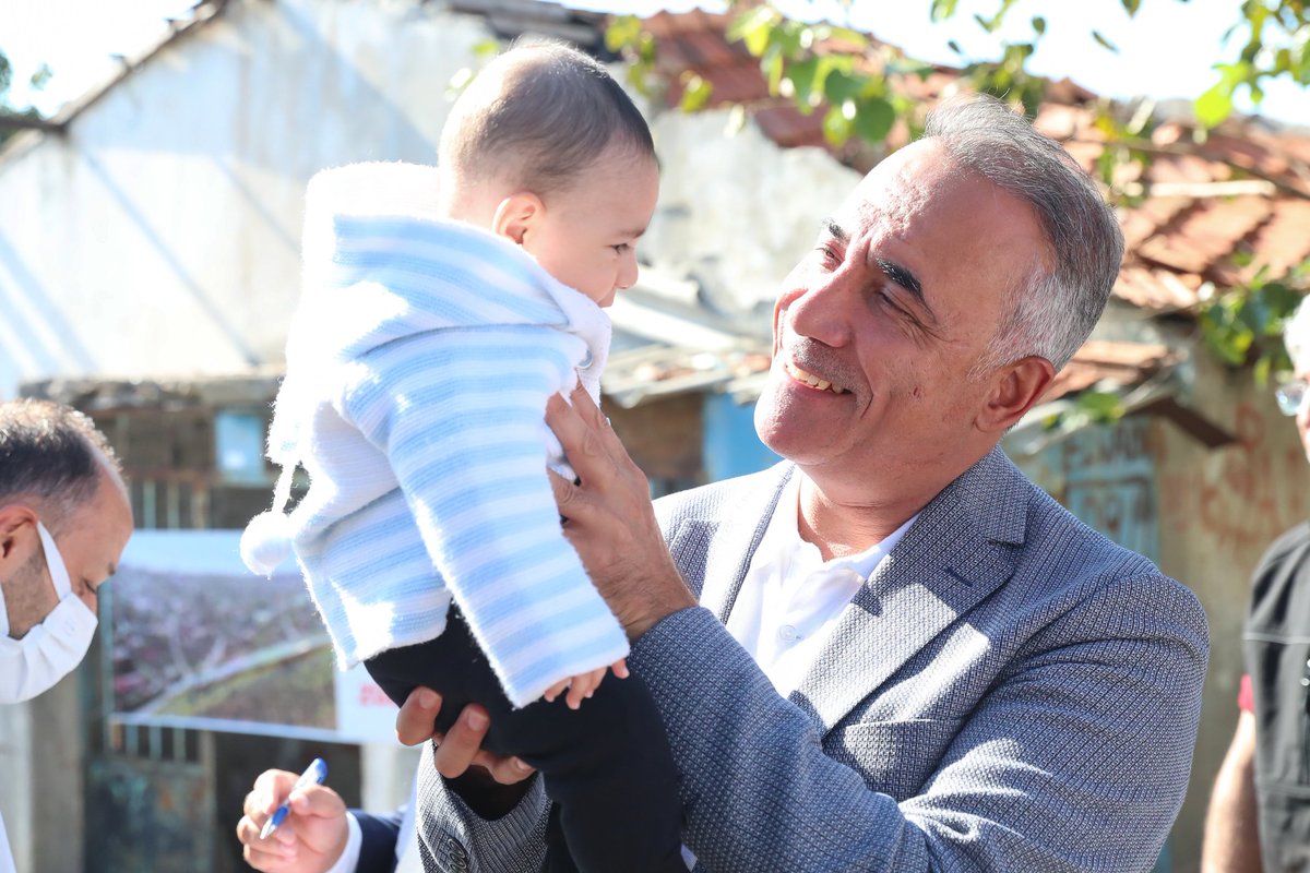 avadursun's tweet photo. Zübeyde Hanım Mahallemizde komşumuz Güneş Bilgiç'in hanesine konuk olarak mahallemizi konuştuk.

Misafirperverliğinden dolayı kıymetli komşumuza teşekkür ediyorum. https://t.co/0OUxAecDye