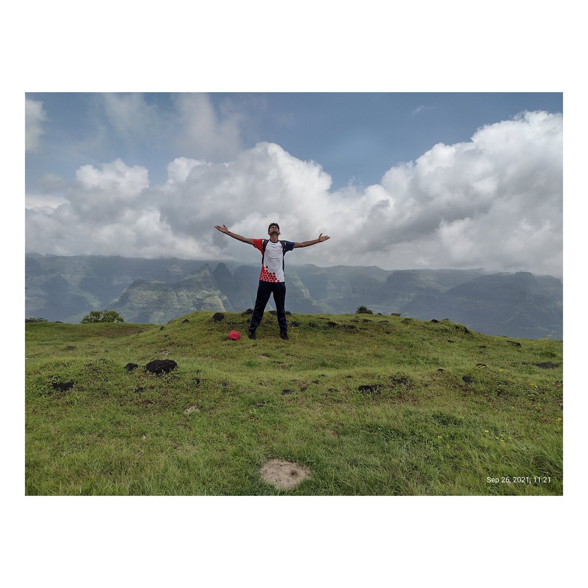 Vishwaje_et's tweet photo. Raigad Fort Trek, Maharashtra 🚩🚩 https://t.co/iO8NodvUFe