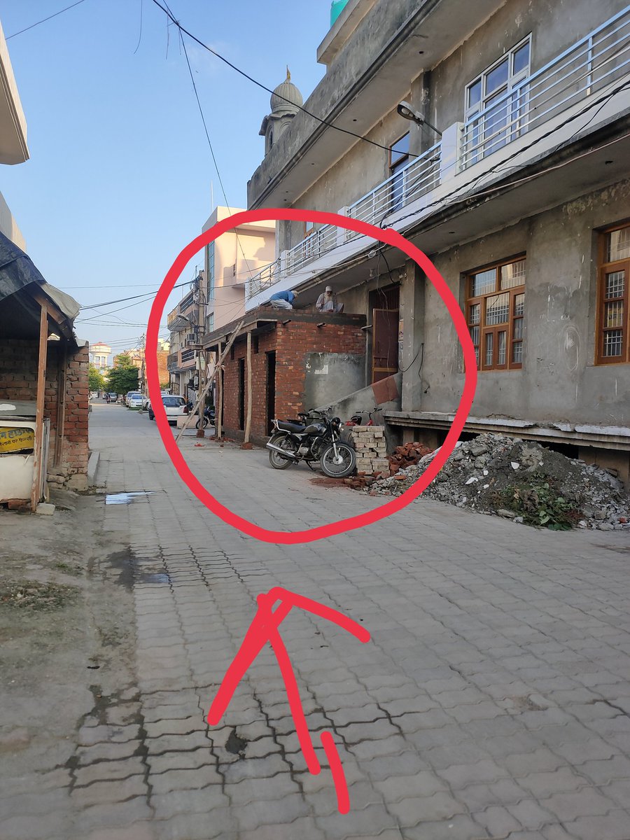 DeepakS0708's tweet photo. #JustAsking 
Is this construction legal????
FYI this is happening on public street. #cmcitykarnal 
@cmohry @mlkhattar @nishantyadavIAS @gangarampunia https://t.co/eVjSOxnm0V