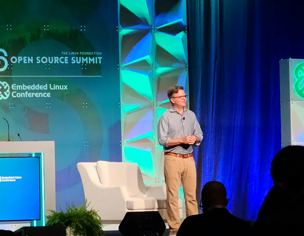 TweetFromHilary's tweet photo. LF Executive Director Jim Zemlin opens up #ossummit #OSSELC with milestone announcements 1) Linux's 30th anniversary! 2) @LF_Training has trained more than 2 million people worldwide on open technologies! Reasons to celebrate!! 👍 🚀🎉🐧 #opensource https://t.co/bVoRwjWWWw