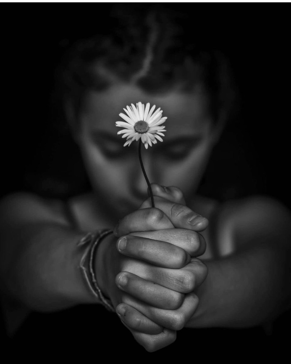 رب اسمح لي أن أهديك..
مما أنعمت به من جمال لحياتي.. فاقبله صلاة أو تسبيحا. 
أو كما شئت به من عبادات تليق بجمالك.