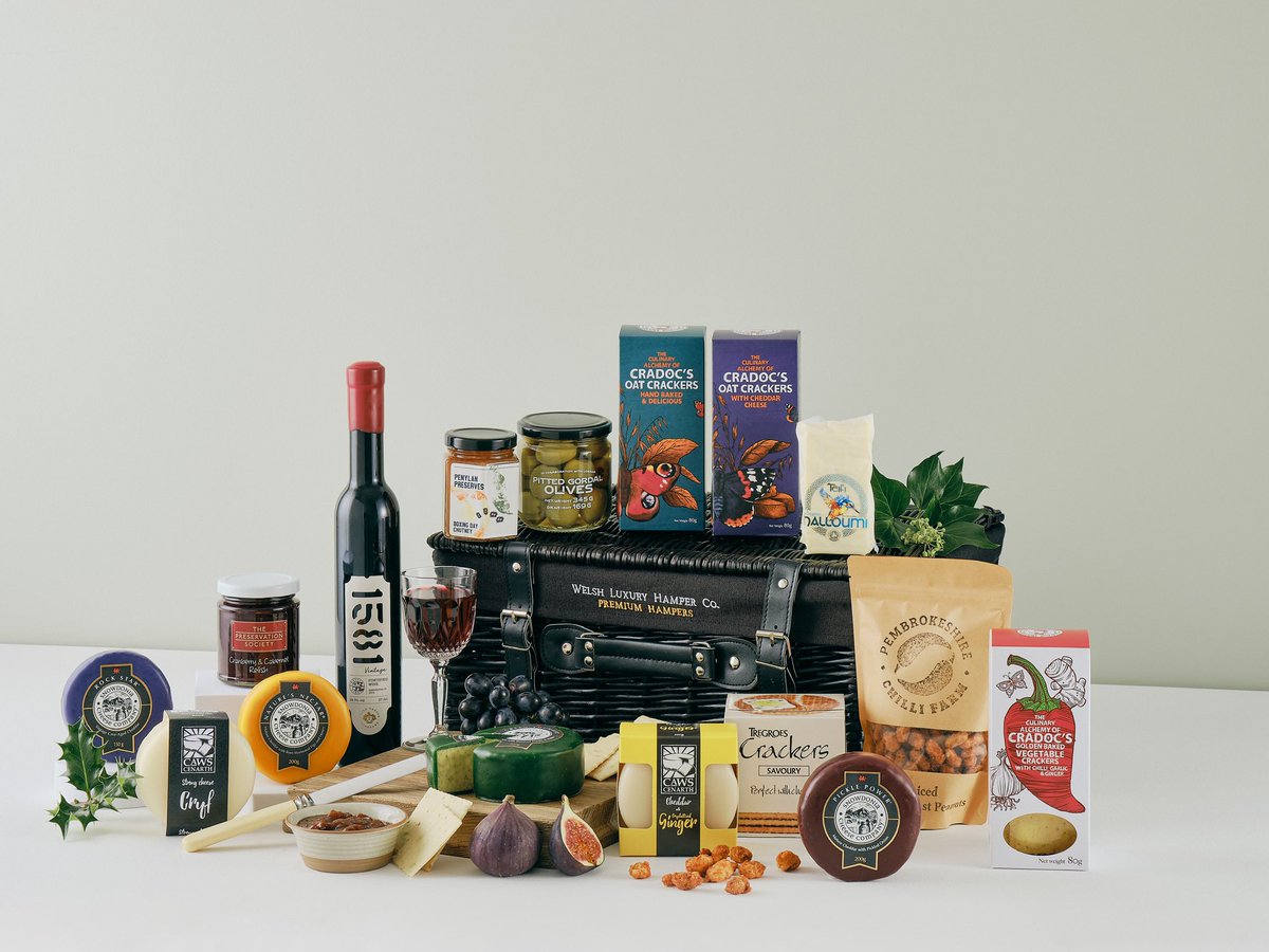 WELSHHAMPER's tweet photo. Christmas 2021 is now live online at https://t.co/wqh7ByEc53. Pre order now ❄️ ⛄️ #Christmas #hamper #hampers #luxury #wales #welsh #foodanddrink #supportlocal https://t.co/HcsK7wzFJq