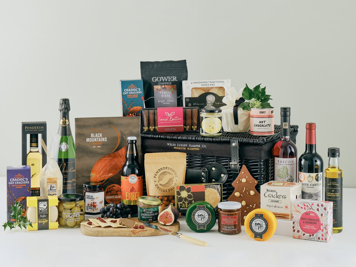 WELSHHAMPER's tweet photo. Christmas 2021 is now live online at https://t.co/wqh7ByEc53. Pre order now ❄️ ⛄️ #Christmas #hamper #hampers #luxury #wales #welsh #foodanddrink #supportlocal https://t.co/HcsK7wzFJq