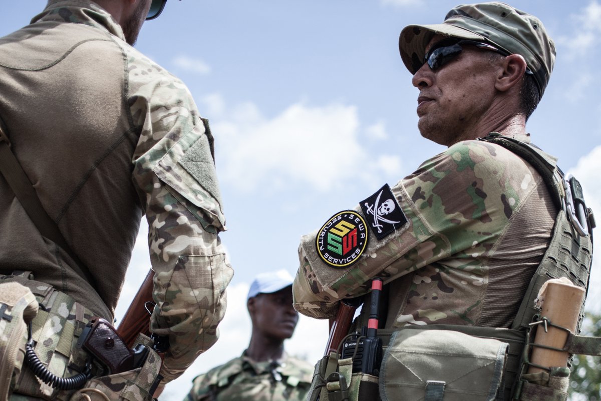 À (RÉ)-ÉCOUTER
'Les sociétés militaires privées changent-elles la nature de la guerre ?'
Notre débat animé par @EmmanuelLauren2 avec @AparacJelena, @NiagaleBagayoko et le Général Benoît Durieux est à retrouver sur @franceculture 
franceculture.fr/emissions/le-t…