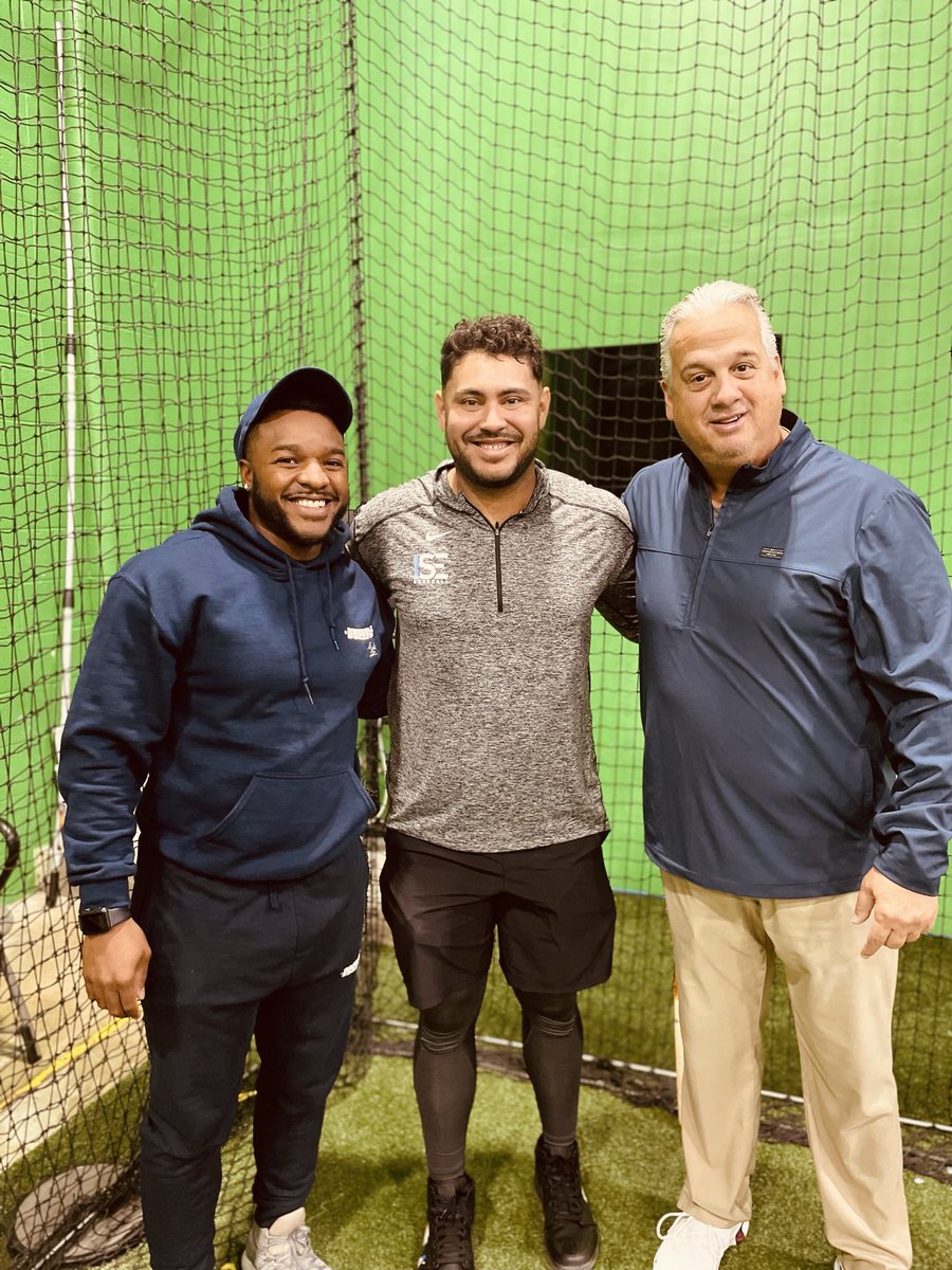 BFowler24's tweet photo. Big thanks to hitting guru @GradumGswing for allowing me to be a sponge all week https://t.co/bQkElvKlZT