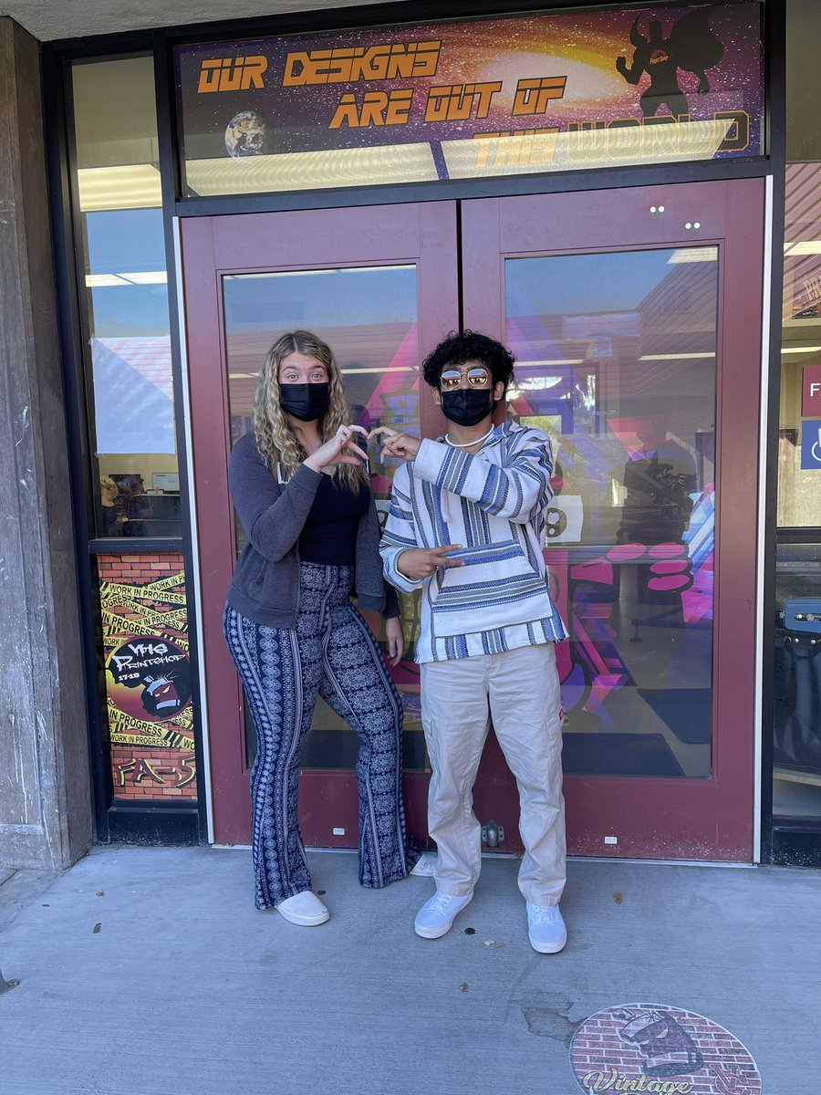 Welcome back! Happy Monday today is 70’s theme day! Checkout our amazing students dressed up😎 #classof2022 #vintagehigh #printshop #vhsprintshop
