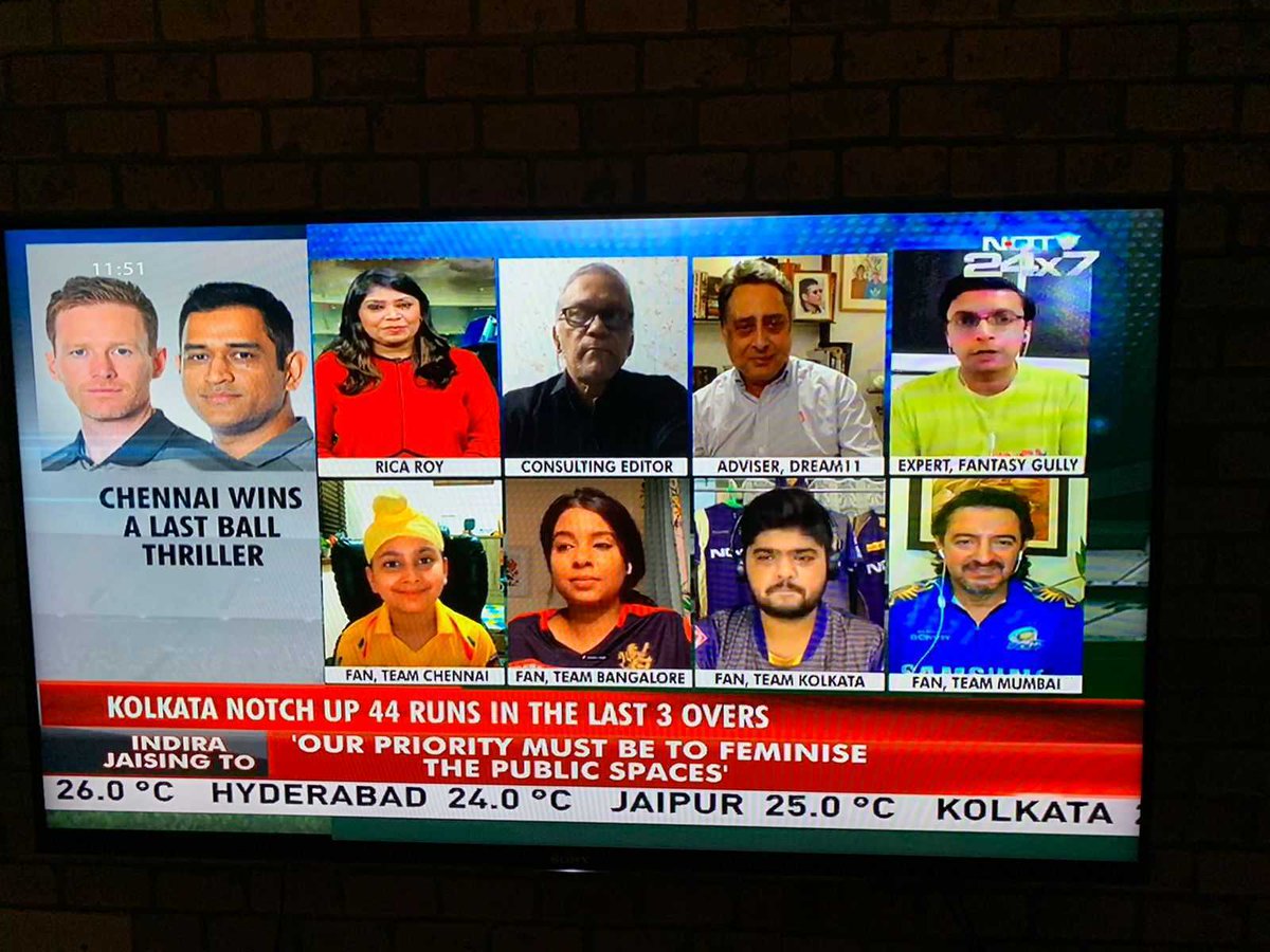 dazeworks's tweet photo. Cricket analyst in the house!! We spy @VarnataS on screen. https://t.co/8wN5fxNaMs
