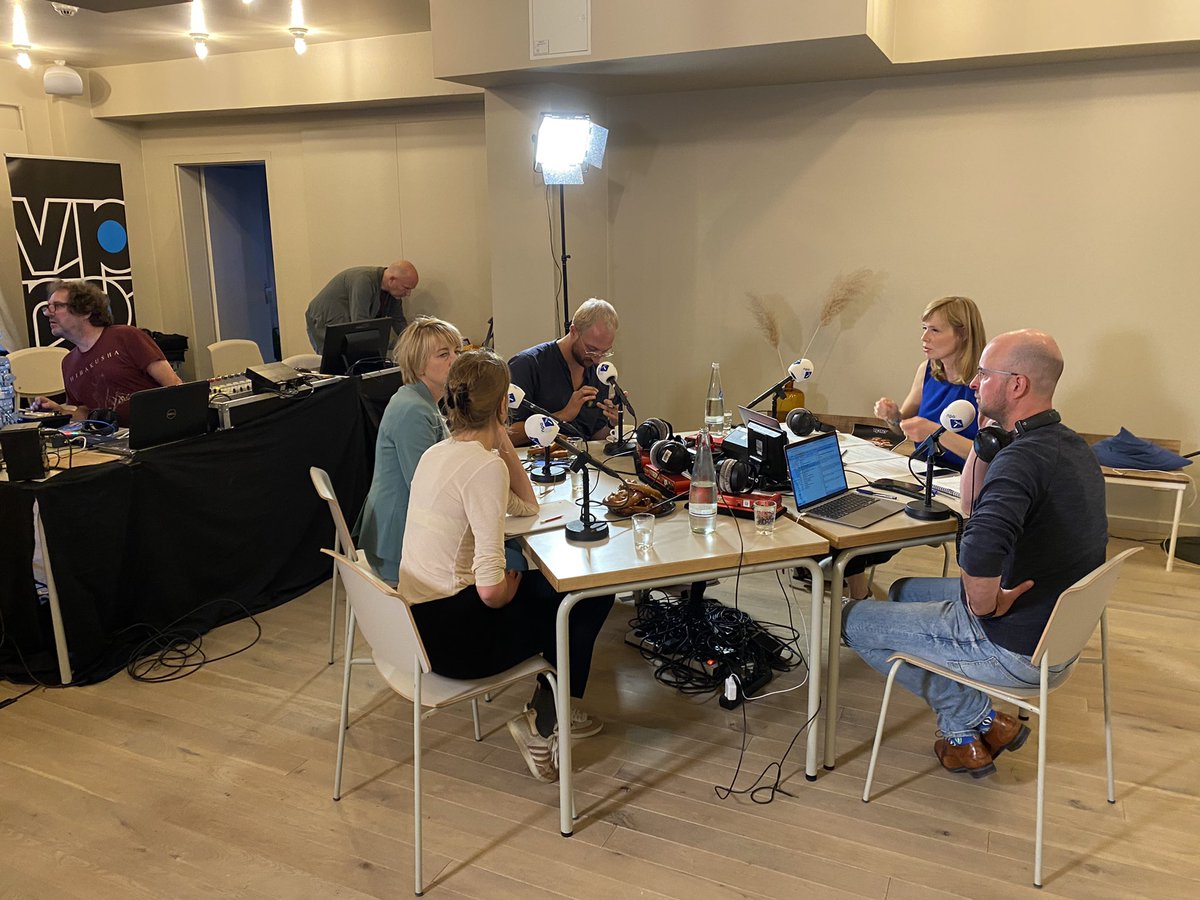 hermanvg's tweet photo. Zo meteen op NPORadio1Nu: de spannendste Duitse verkiezingen in jaren. Bureau Buitenland live vanuit Berlijn #bbvpro https://t.co/TQLiz9cWDr