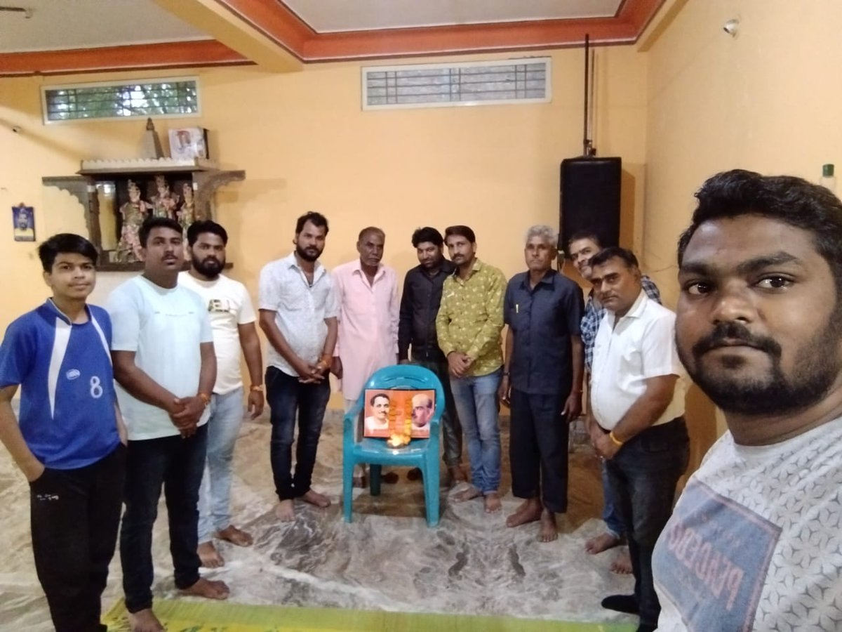 Nitinja58526064's tweet image. @BJP4India @BJPMPBJP @vdsharmabjp @bjpanilfirojiya @BBormundla @Rajpal4Bharat उन्हैल मंडल जिला उज्जैन ग्राम केंद्र लैकोड़ा आंजना के बूथ क्रमांक 42 ग्राम रेल्वे स्टेशन उन्हैल पर पित्र पुरूष पंडित दीनदयाल उपाध्याय जी की जन्म जयंती मनाई गई एवं उनके जीवन दर्शन का वाचन किया