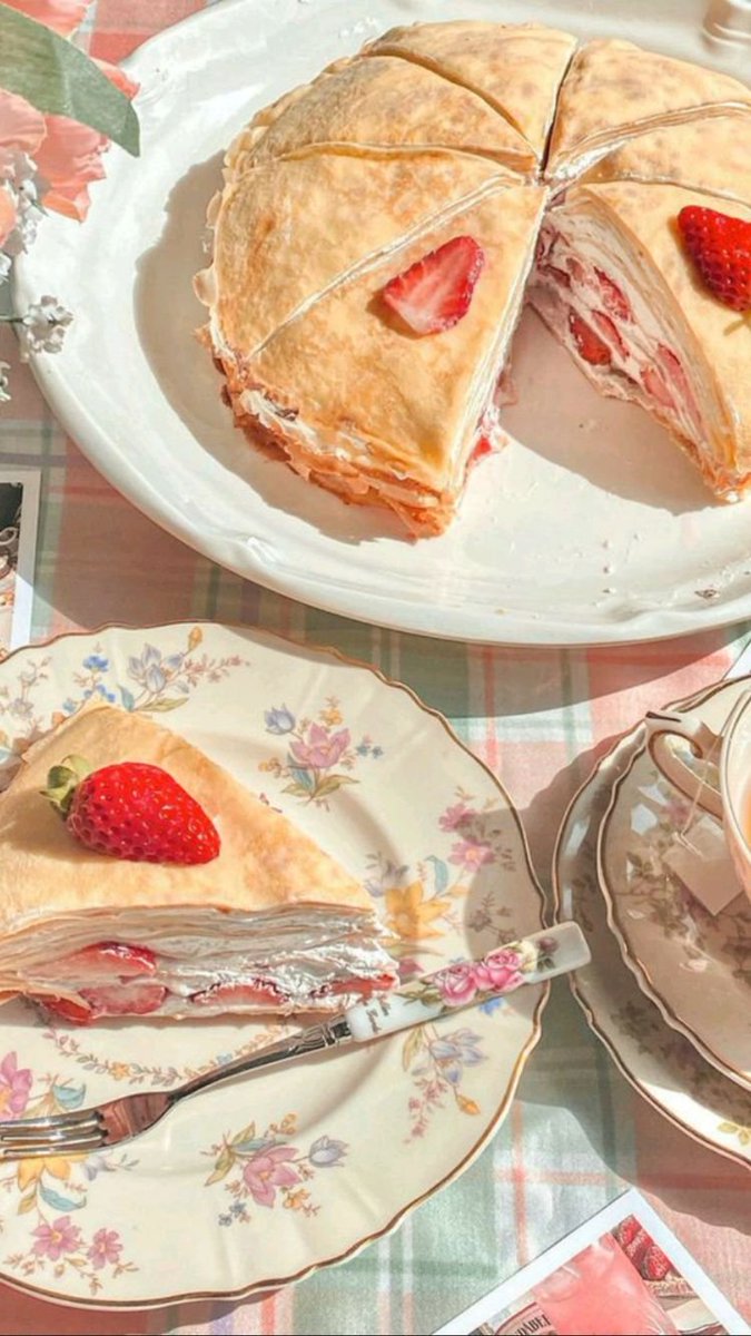 daily_dolce's tweet photo. Strawberry cakes 🍓 https://t.co/hgviYQNgyA
