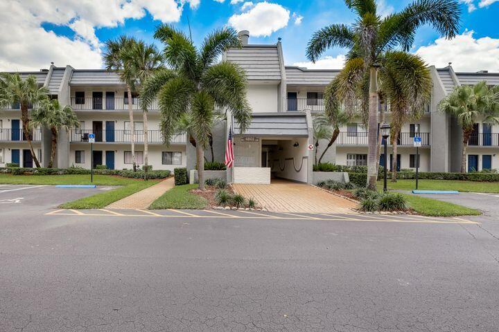 michelle_robyn's tweet photo. Fall in love with this 2 BD/ 2 BA in Lake Worth. Call, text or direct message me for more info.  https://t.co/yBnTOIV306 https://t.co/s3W9mDptFE