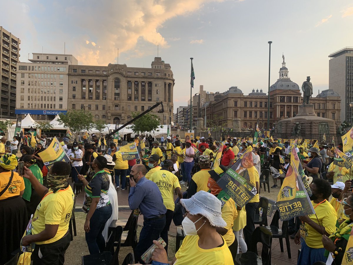 MapulaMokgosang's tweet photo. Imposing regulations they can't adhere to themselves. They held it this late to hide their flaunting of regulations🤣Who is fooling who? #ANCManifesto https://t.co/Pvq66ICVXn