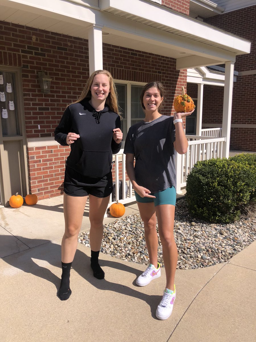 akargyle18's tweet image. SPIRIT WEEK✏️
day 1: color wars💚
#JuniorFSOE #TeacherByTrine @tcbieniewicz