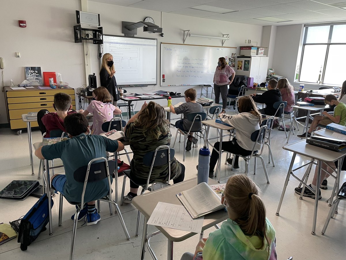 cbrownmwcsd's tweet image. GREAT visit to Mrs. Tauriello’s class today. She used fantastic age and interest appropriate things to help students sequence their thoughts!