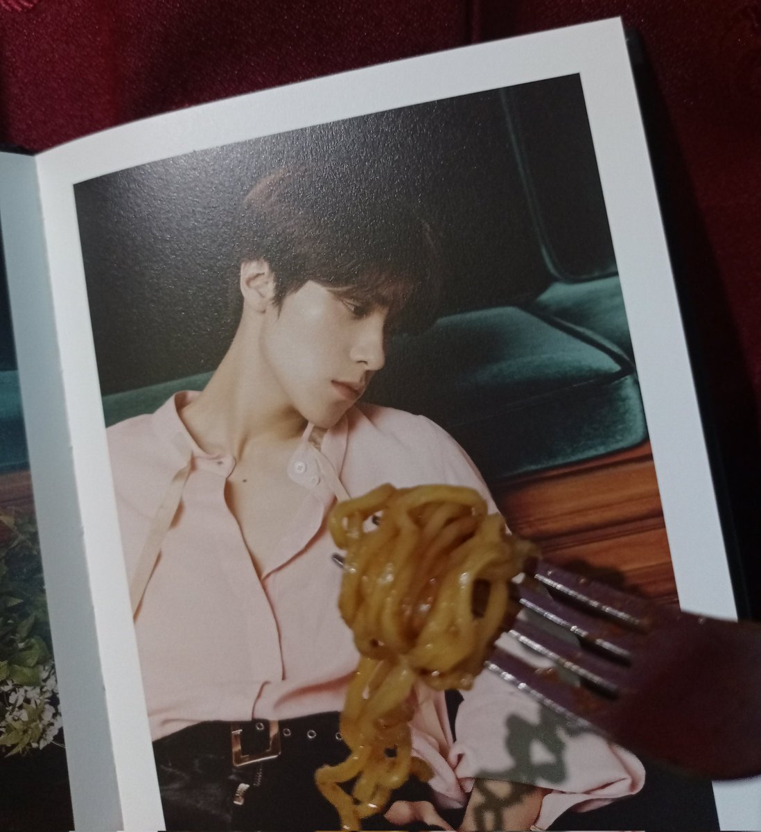 wayvjowo's tweet image. Lemes tenan to awakmu der, kowe ki ulang taun lho kene tak dulang

#HAPPYHENDERYDAY
#DinnerWithWayZenNi
#CharmingPrinceHenderyDay
#앞으로도_헨드리랑_같은_달을_볼게
#生日快乐0928黄冠亨