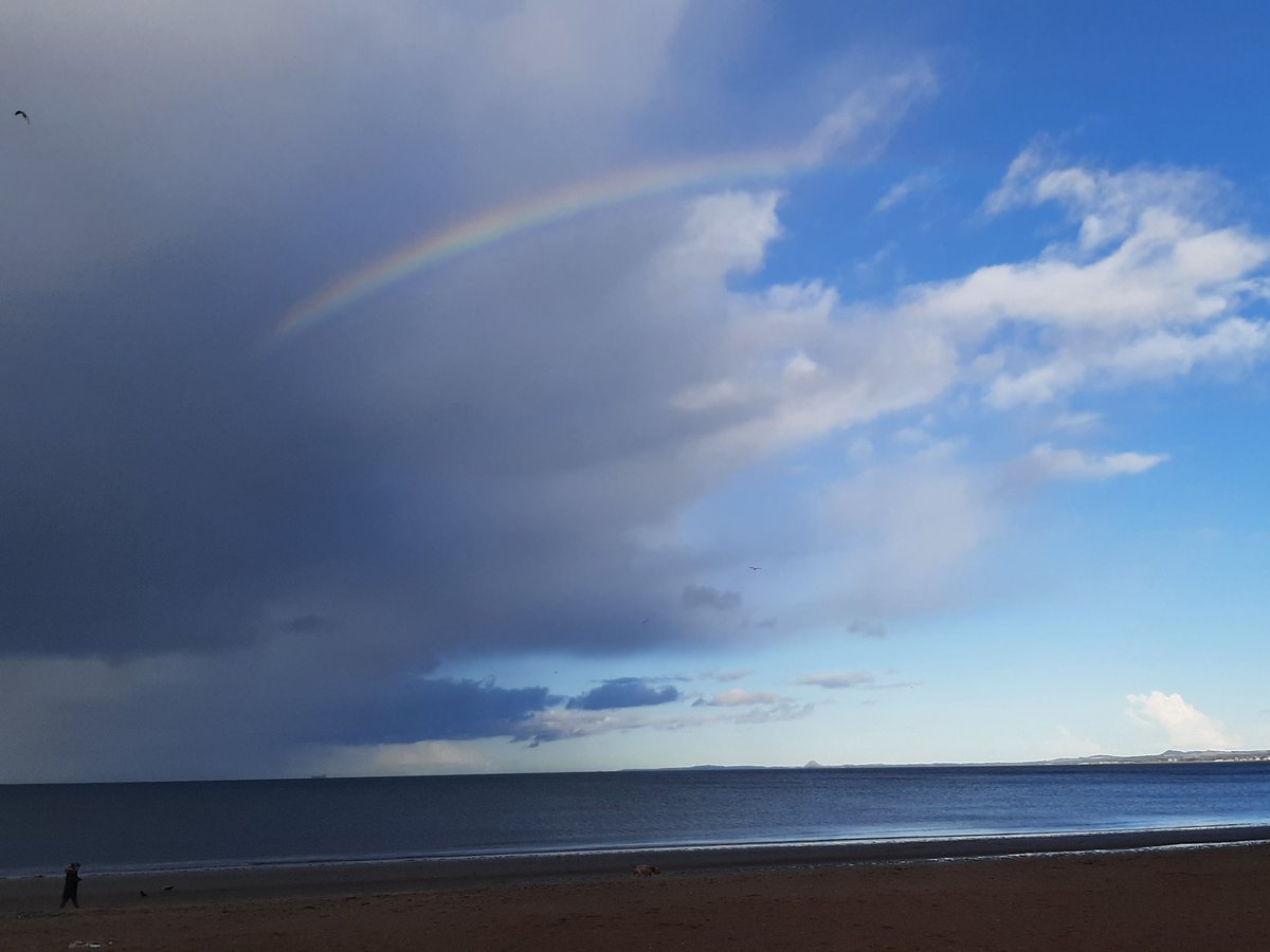 MissJClark's tweet photo. Very interesting clouds at the beach today P5. Can they tell us anything about our topic? Do you have any questions? @NiddrieMillPS https://t.co/rECMXbOcBl
