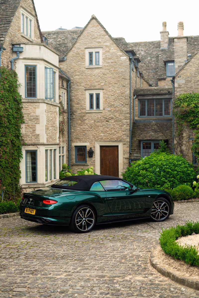 The Bentley Continental GTC looking right at home at <a href="/whatleymanor/">ragleyhall</a> 

Thank you to <a href="/keating/">Amy Keating</a>.niall and the team for a very memorable evening.

📸 <a href="/_havisuals/">HAVisuals</a>
-
Continental GT Convertible WLTP drive cycle: combined fuel consumption: 19.1 mpg (14.8 l/100 km), combined CO₂: 336 g/km