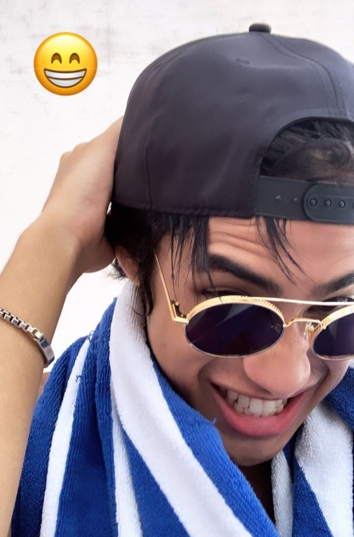 xaerayaa's tweet photo. Kailangan ba may partner pag bibili ako ng blue and white towel?!?!?! 😭😭

✨DonKiss Family✨
#DonKiss | #DonKissFam
#Kathniel https://t.co/rNjaV0QtQh