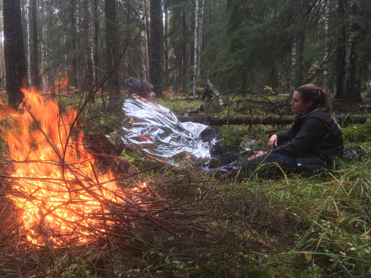 Когда люди теряются в лесу, то с каждым днем на поисках надежда найти человека живым угасает.  Дикий холод и дождь. Услышав громкий четкий отклик, не сразу смогли поверить что это наша бабушка. 3 дня в лесу. Решили проверить. В 170 метрах сидела она!!! Вместе мы 💪.Всем спасибо!!