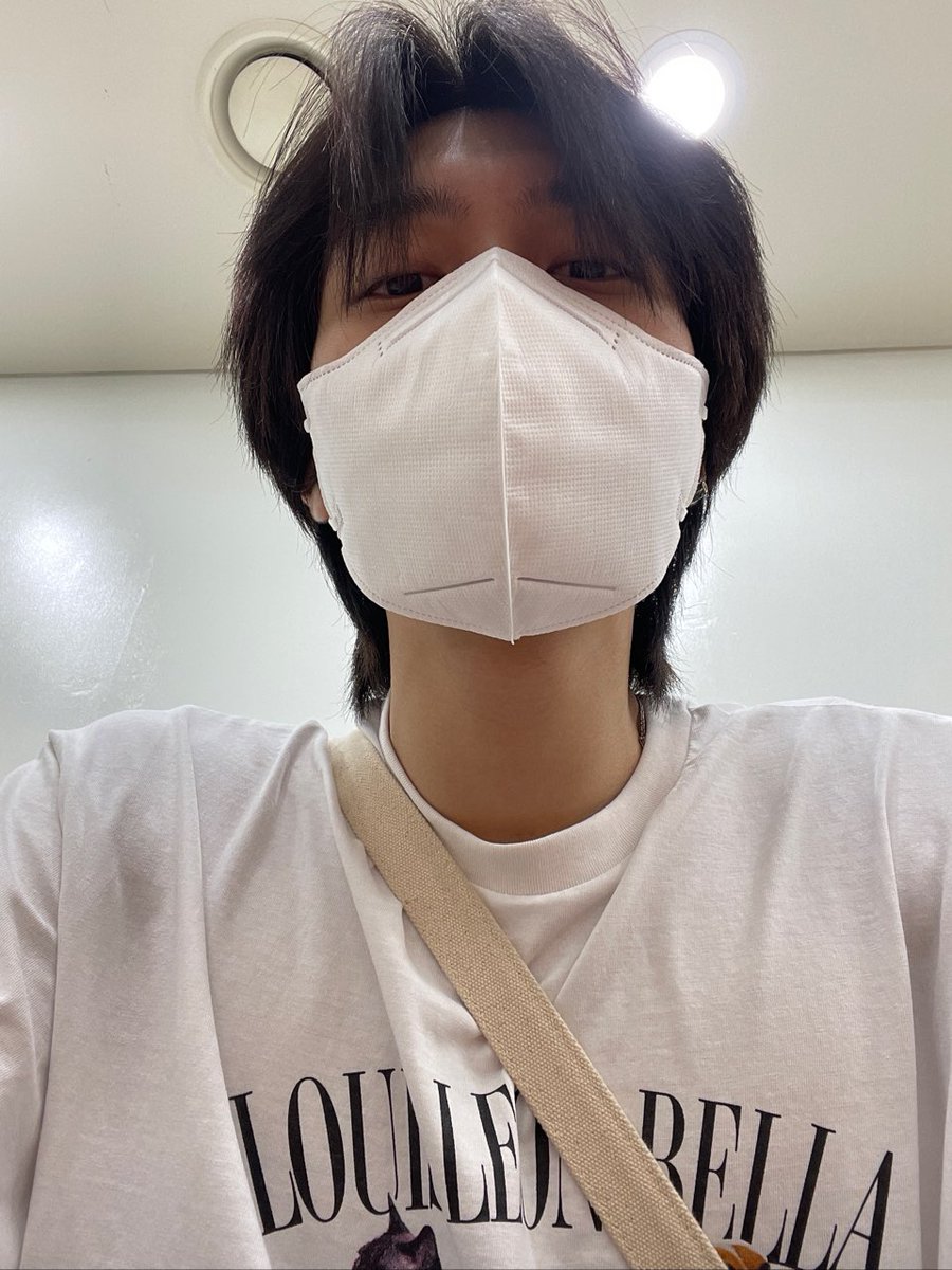 blessdery's tweet photo. happy birthday hendery the most handsome and talented person in this world. please stay healthy and happy, i love you so much <3 

#HAPPYHENDERYDAY 
#CharmingPrinceHenderyDay
#앞으로도_헨드리랑_같은_달을_볼게 
#生日快乐0928黄冠亨 https://t.co/jEq607wRZH