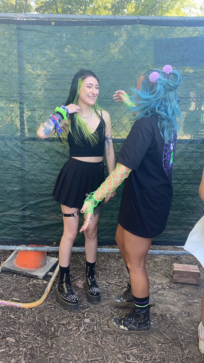 LevelUpCass's tweet image. just so everyone knows i met my favorite person yesterday &amp;amp; i do not think i will ever recover @levelupdub I LOVE U SO MUCH IM SO SORRY FOR CRYING 🤍✨