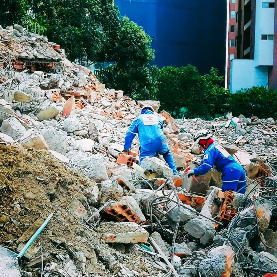 CruzRojaAntioq's tweet photo. #CRCSA | Los grupos operativos ⛑️ SAR y ⛑️ + 🐕 K-SAR realizaron ejercicio práctico de emergencia (búsqueda y rescate en estructuras colapsadas) para fortalecer la capacidad de respuesta de la Cruz Roja Colombiana Seccional Antioquia.
#95AñosFortaleciendoLasComunidades https://t.co/VSK7kT2hQT