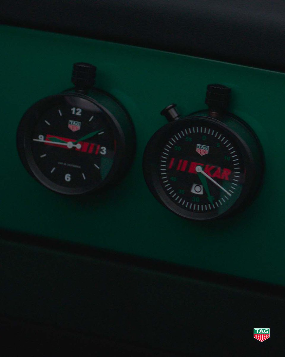 The TAG Heuer chronometers in the dashboard were created explicitly as a unique piece for the 968 L'ART. Vehicles and fashion are what the Parisian fashion brand <a href="/lartdelauto/">L'ART DE L'AUTOMOBILE</a> represents. Its founder, Arthur Kar, has realized a lifelong dream of redesigning a <a href="/Porsche/">Porsche</a> 968.